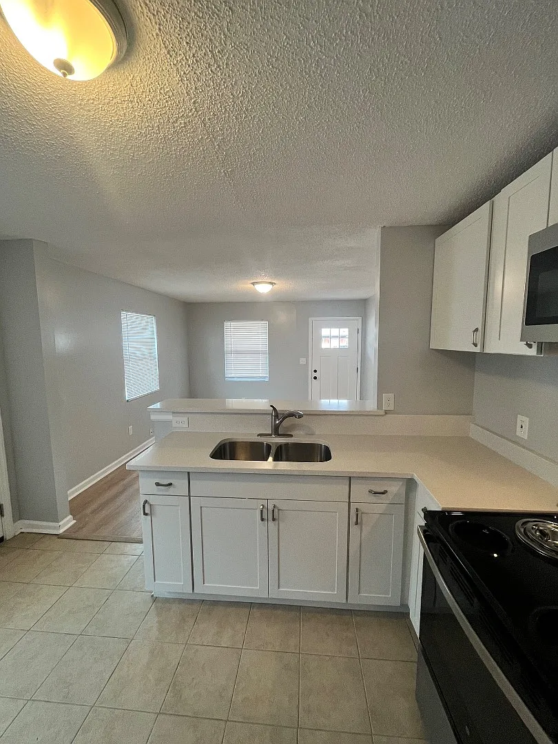 2603 Dundeen St - 2603 — Photo 4