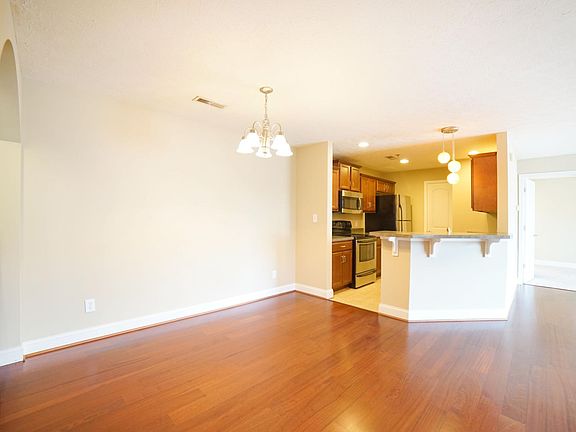 4th image of 1200 Greenview Dr Unit 104