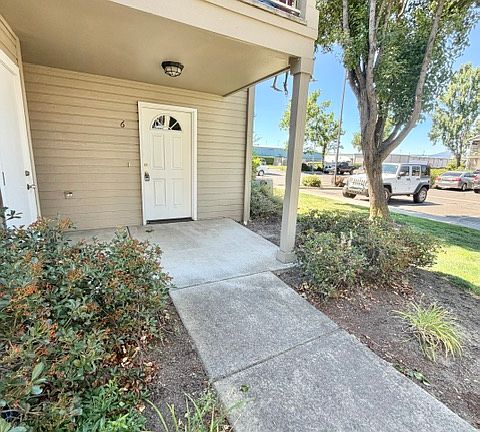 2nd image of 3151 Forest Hills Dr APT 6