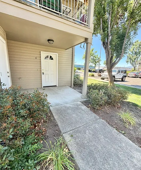3151 Forest Hills Dr #6 — Photo 2
