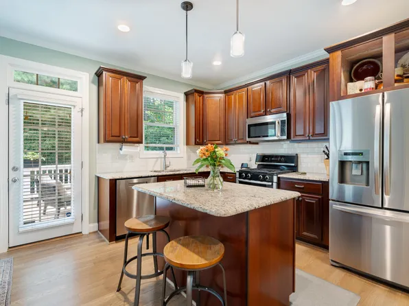 429 Marsh Landing Dr, Holly Springs, NC 27540
