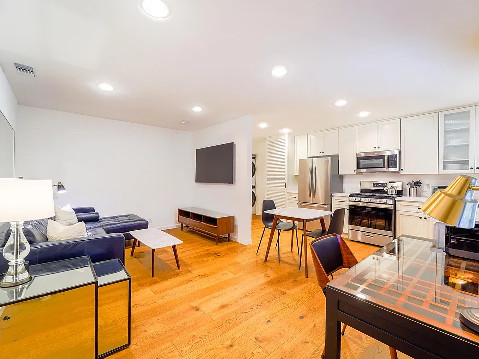 135 Montana Ave #19