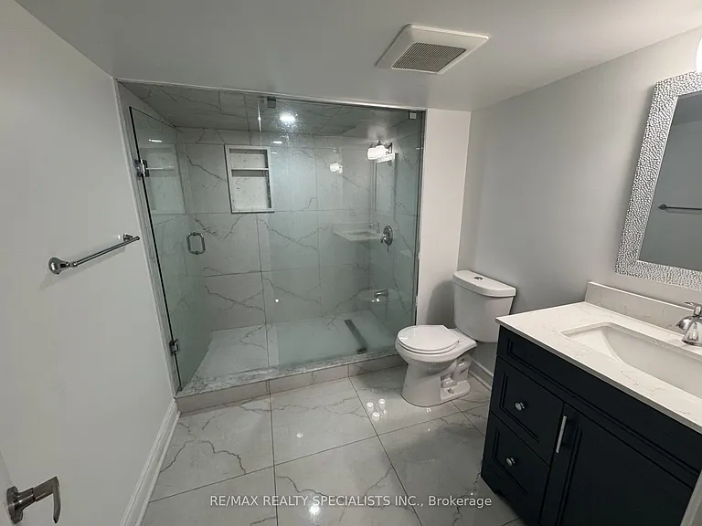33 Bluffwood Cres — Photo 12