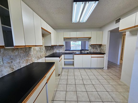 4th image of 4725 Lucerne Lakes Boulevard E #413