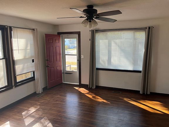 3rd image of 400 N Ash Ave