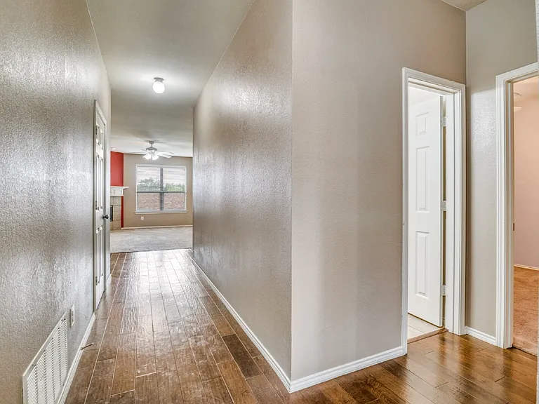3646 Hawthorne Trl — Photo 4