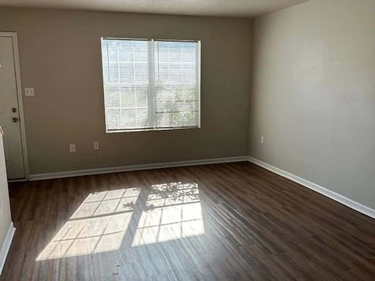 1100 Pineland Ave #5D — Photo 3