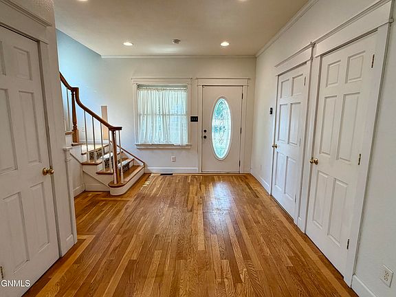 2nd image of 208 3rd Ave NW