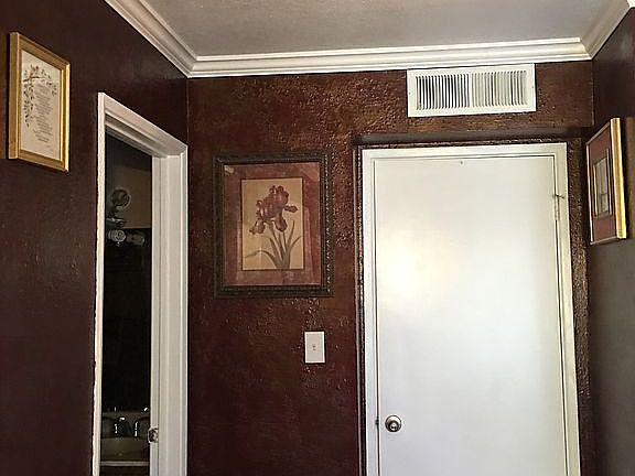 3rd image of 5838 W Grovers Ave