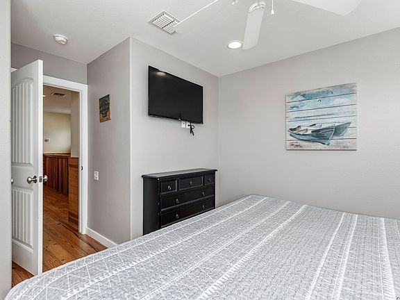 3rd image of 301 E Avenue C #301