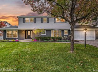 26030 Westmeath St, Farmington Hills, MI 48334