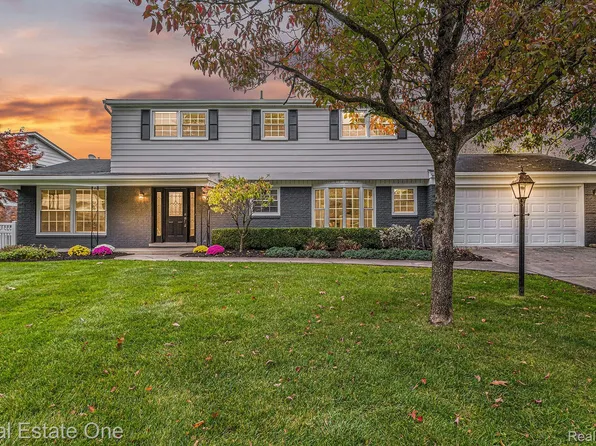 26030 Westmeath St, Farmington Hills, MI 48334