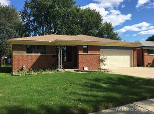 27476 Bristol Dr, Warren, MI 48092