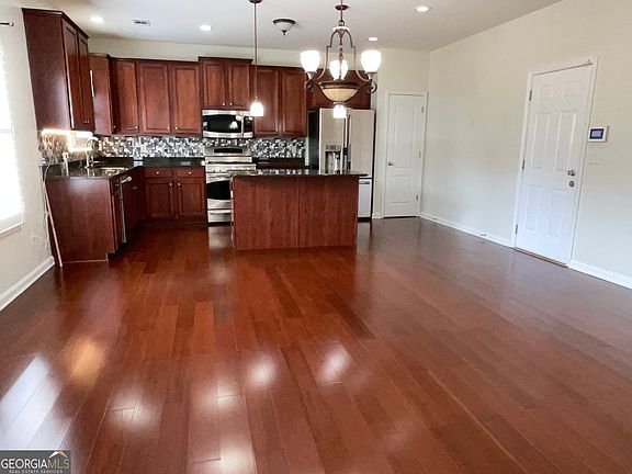 3rd image of 1408 Saphire Dr