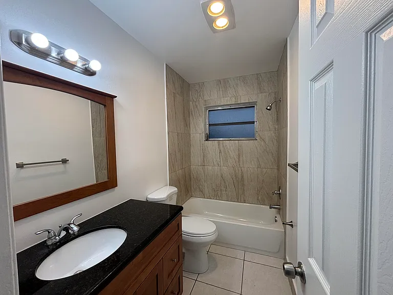 1916 SW 11th St #31 — Photo 8