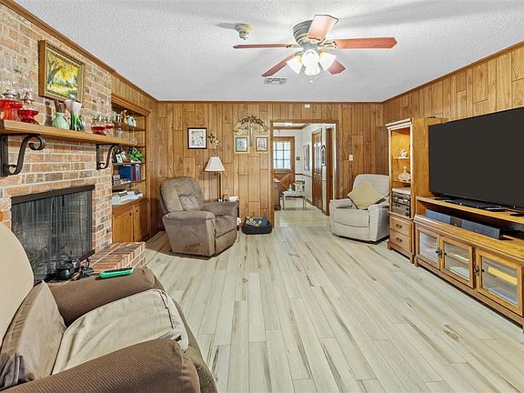 5th image of 1001 Holly St