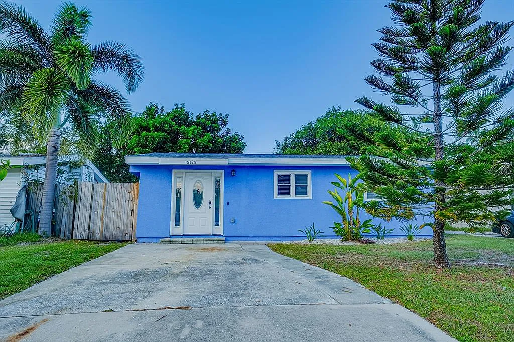 2 bed, 1.0 bath, 1100 sqft, $2,150 — Photo 1