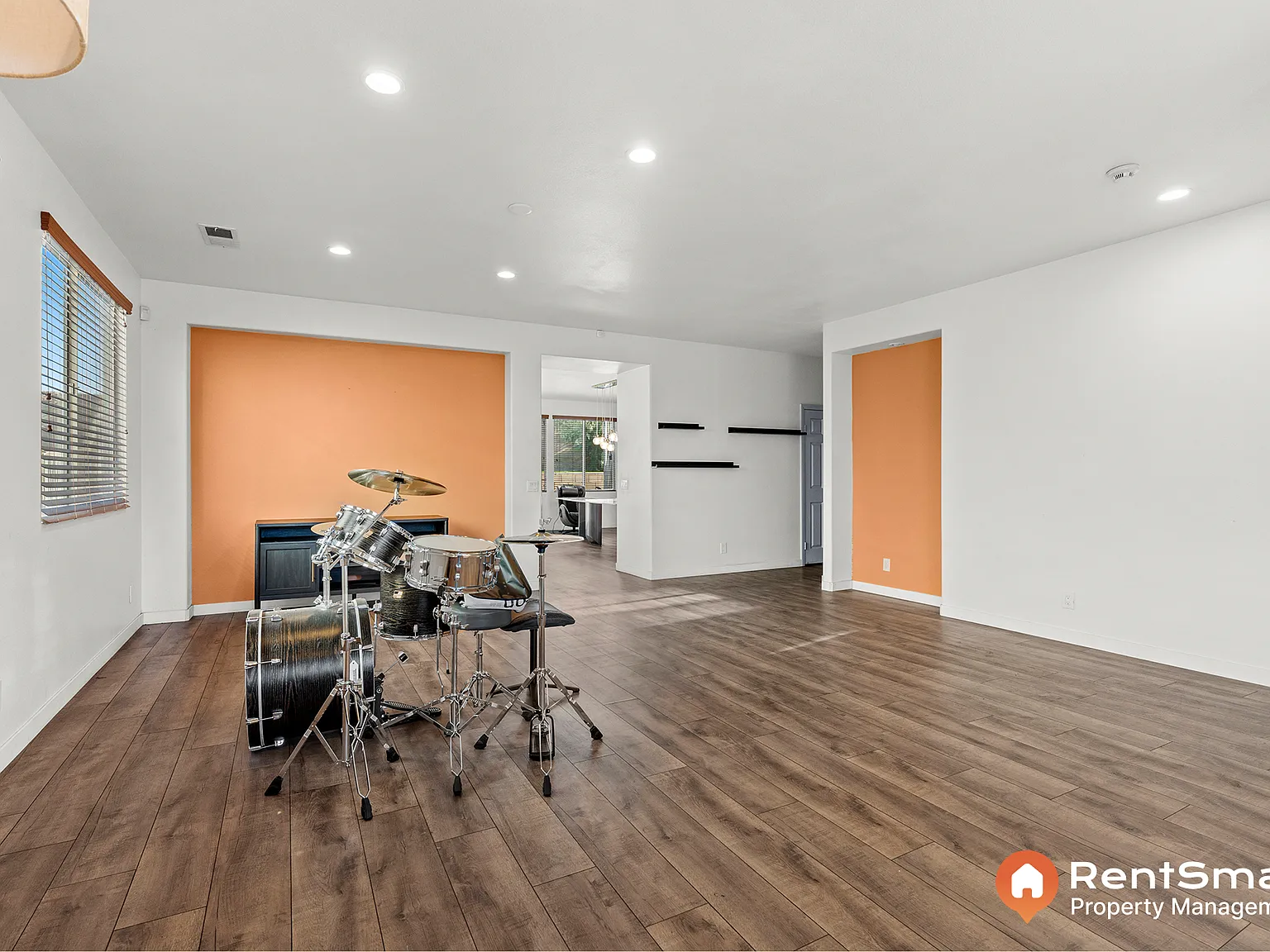 4 bed, 2294 sqft, $3,800 — Photo 3