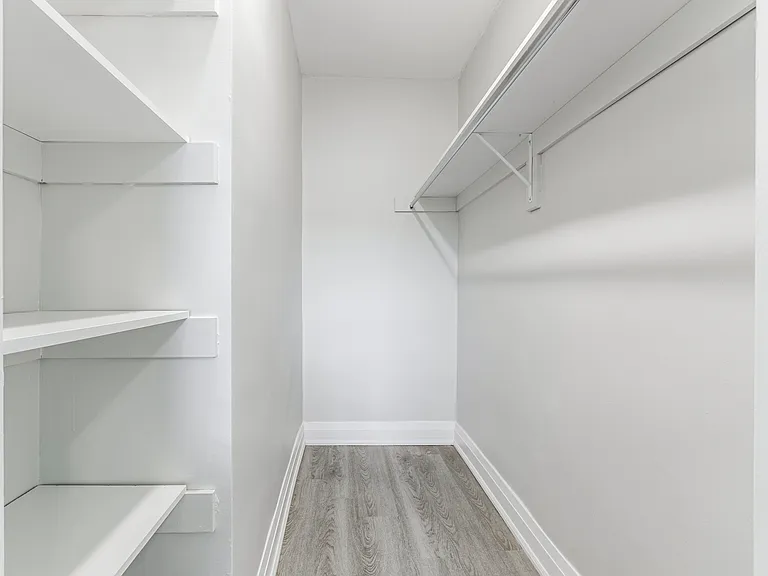 123 Charlton Ave E — Photo 10