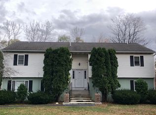 38 Beacon Rd APT B, Glenmont, NY 12077