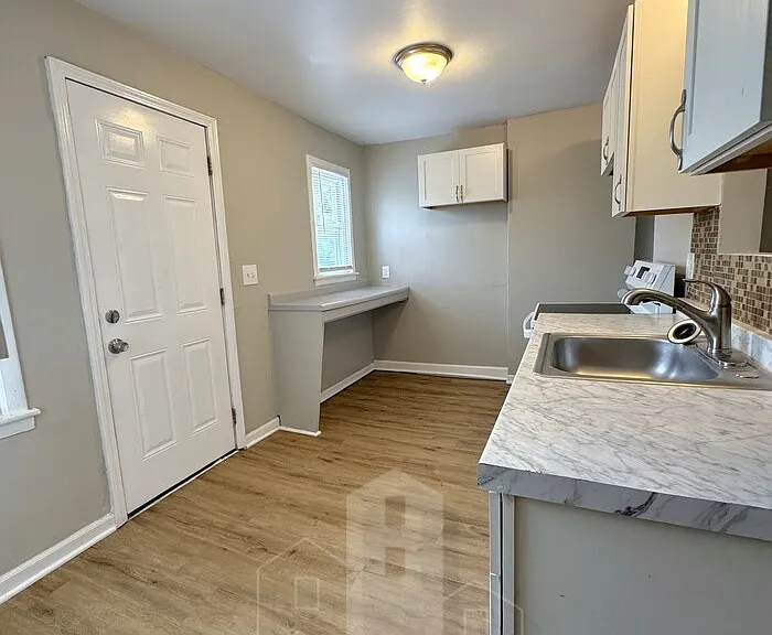1079 S James Rd — Photo 7