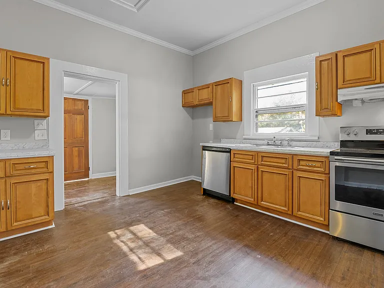 316 Bowen St — Photo 17
