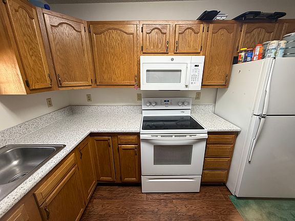 3rd image of 15 Empress Cir