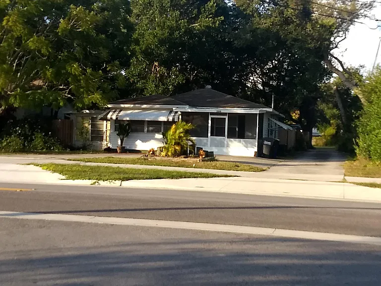 2048 Druid Rd E — Photo 1