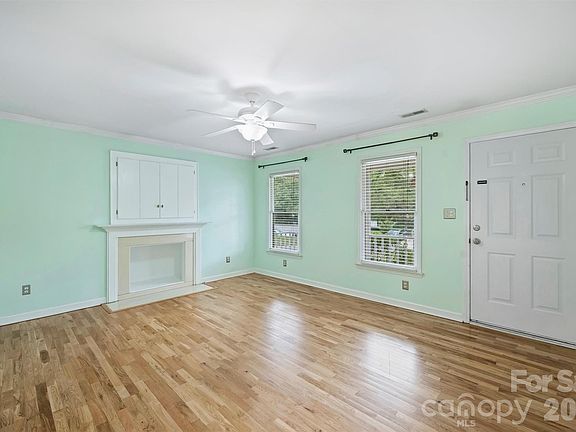 3rd image of 1673 Ashridge Rd