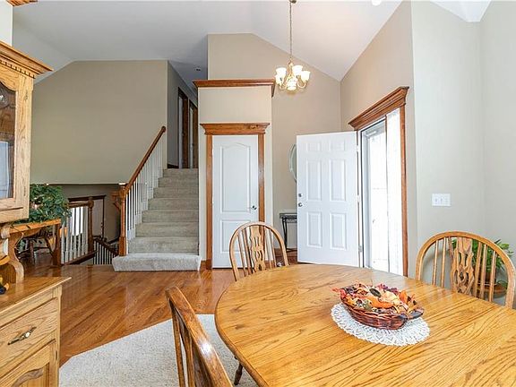 4th image of 907 Crestridge Dr