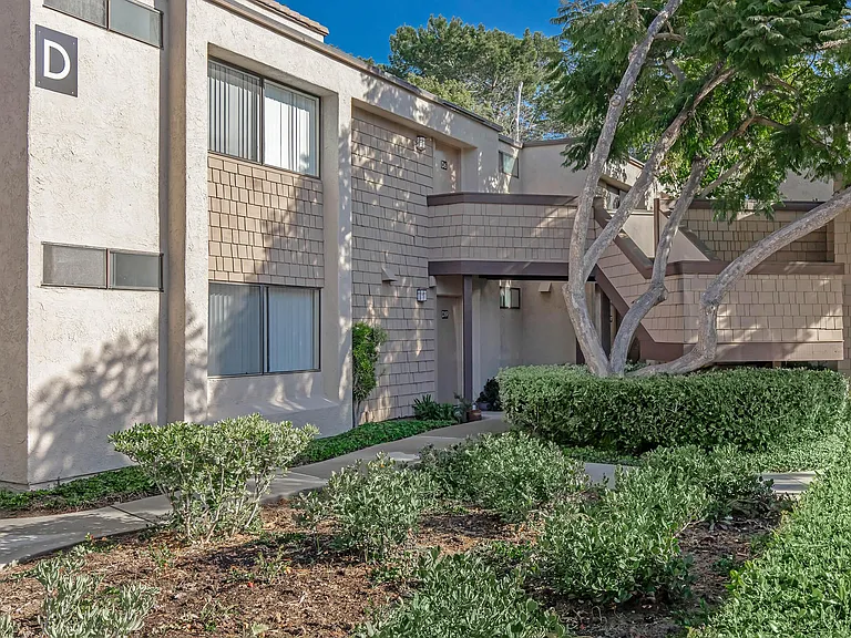 Huntington Lakes Apartments — Photo 7