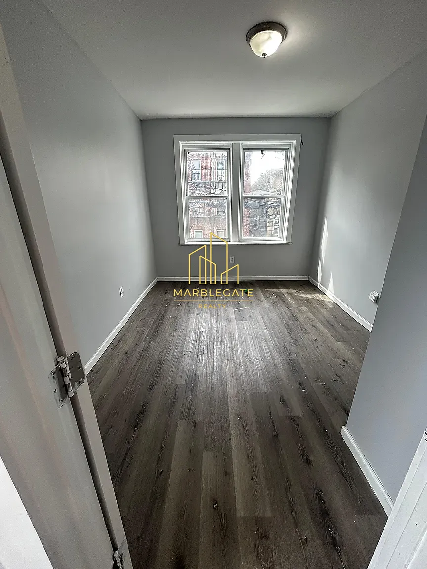 2 bed, 800 sqft, $1,900 — Photo 3