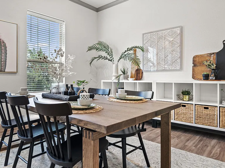 3BD, 3.5BA - 2926SF - Dining Area