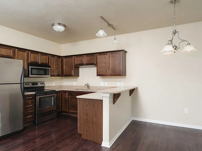 Highland Shores Apartments — Photo 29