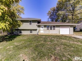 203 E Hickory St, Athens, IL 62613