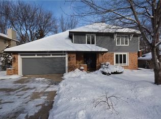 9813 Colby Ave, Clive, IA 50325