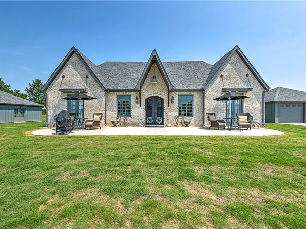 393 Bright St, Cave Springs, AR 72718