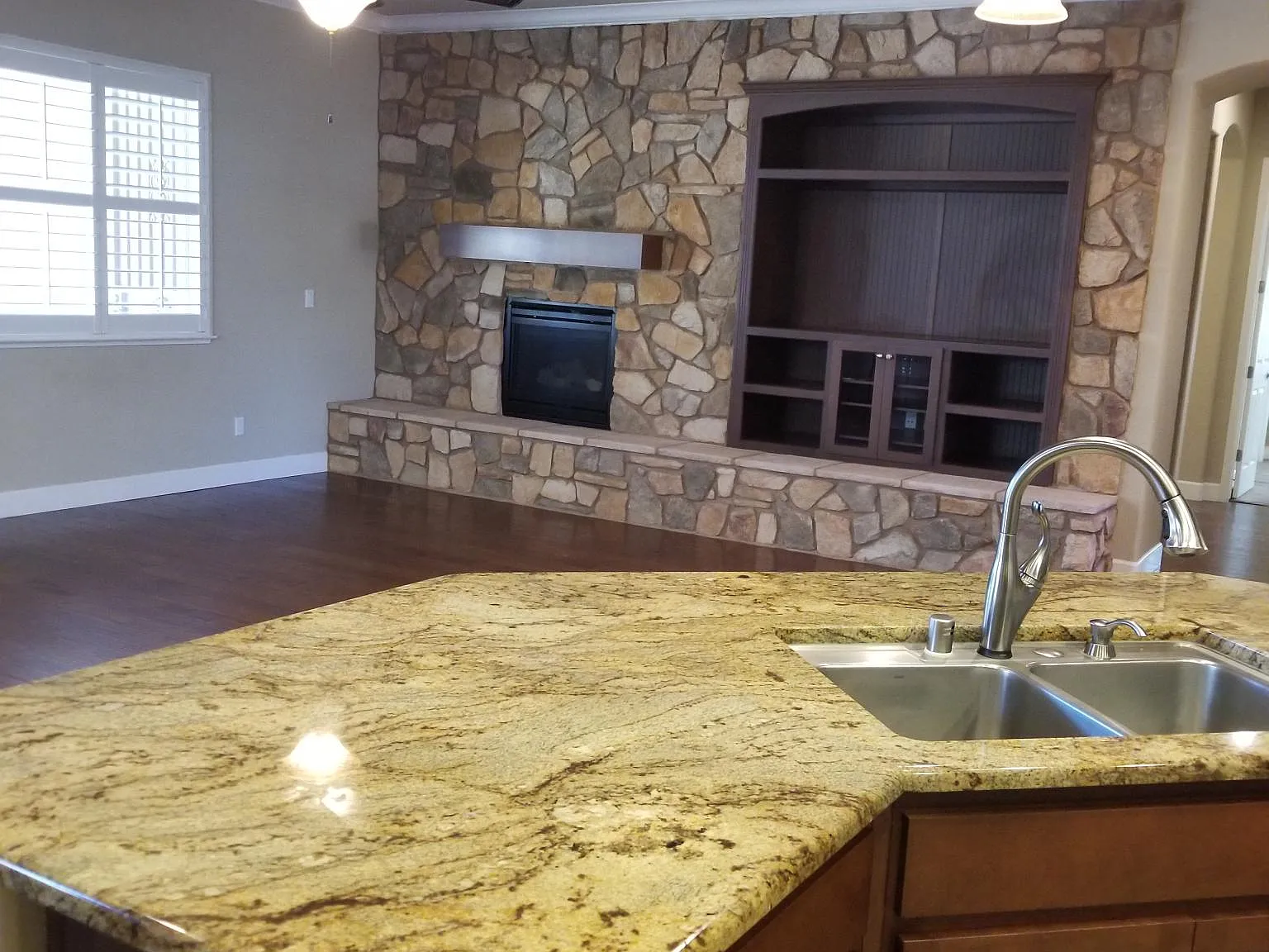 4 bed, 2334 sqft, $3,100 — Photo 3