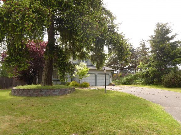 3rd image of 225 100th Street Ct E