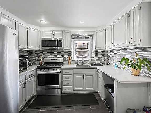 4th image of 5801 Avenue