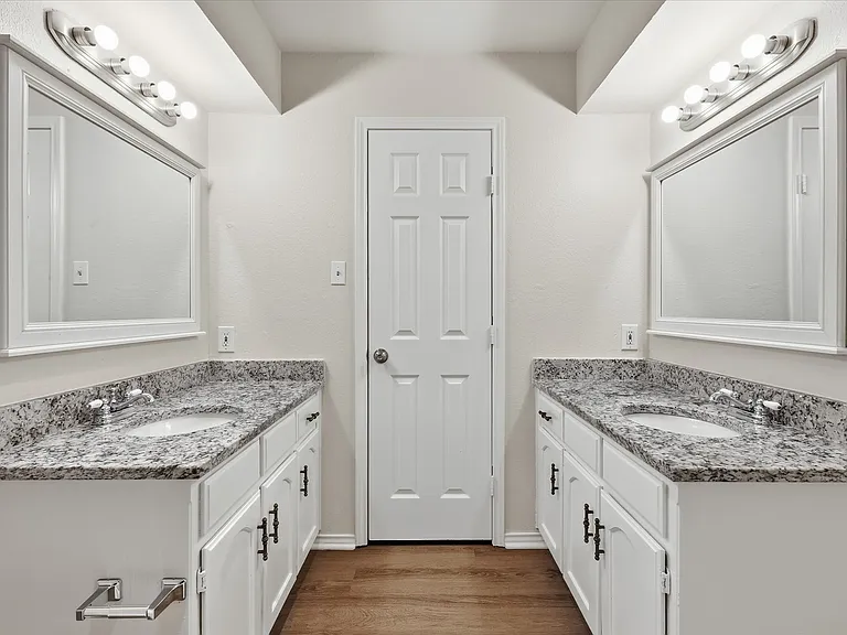 7913 Pebblebrook Dr — Photo 21