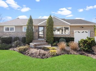 6 Georgia Ln, Plainview, NY 11803