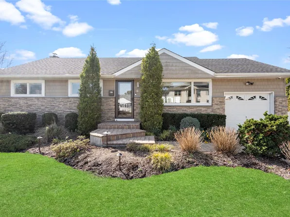 6 Georgia Lane, Plainview, NY 11803