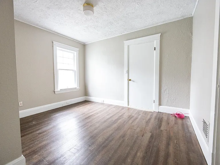 2295 Grandview Ave — Photo 13