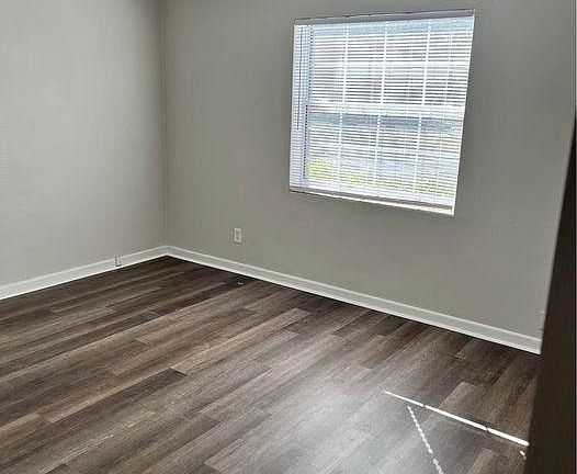 5th image of 5938 Woodside Dr