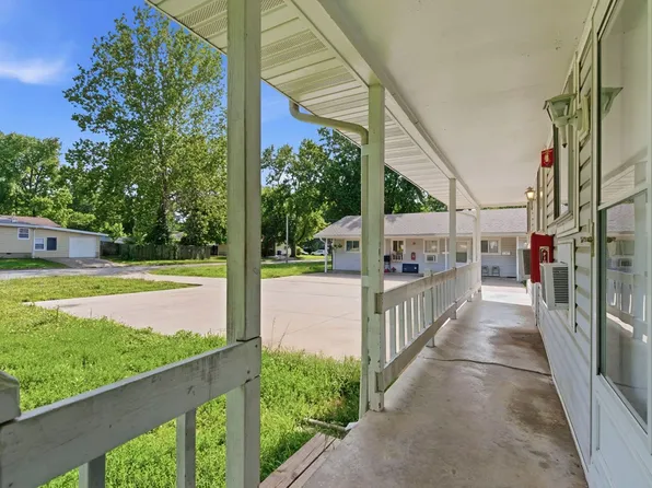 1039 W Washita St, Springfield, MO 65807