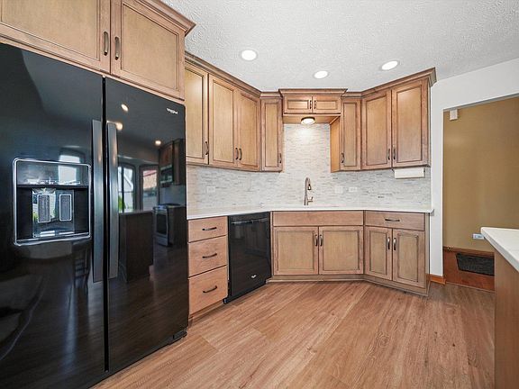 4th image of 1120 Ranchwood Dr