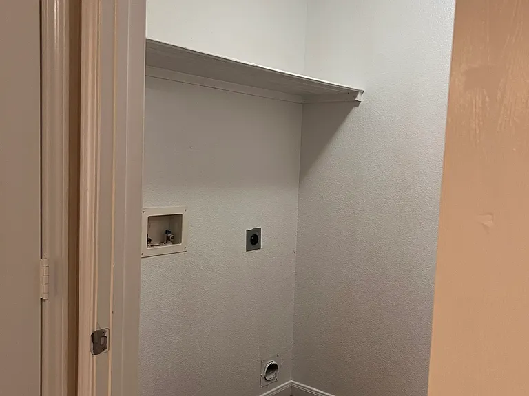 1017 Alexandria Dr — Photo 5