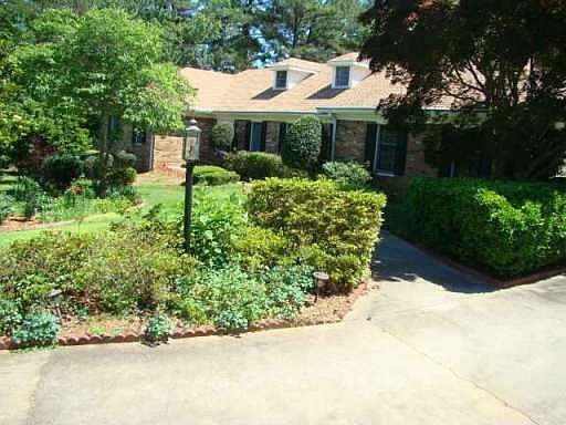 2nd image of 620 Hawthorne Pl