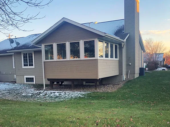 3 Heather Ct, Washington, IL 61571